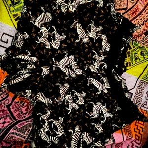 ZARA / black / zibra shorts / size S